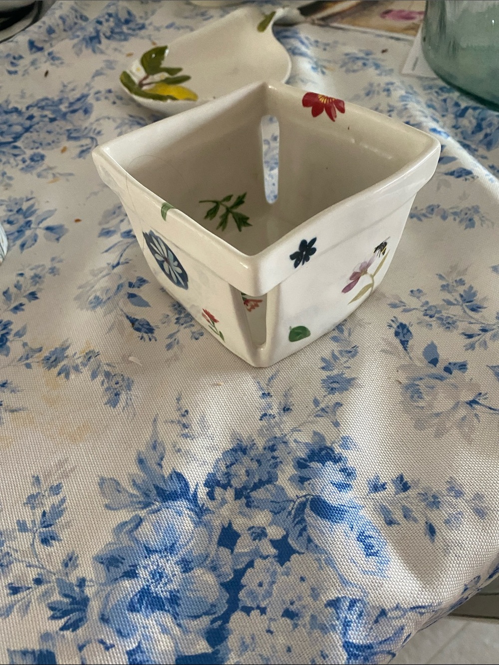 Anthropologie White Ceramic Floral & Butterfly Catchall berry tray holder - Picture 3 of 3